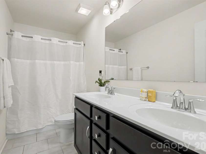 4571 Selhurst Drive, Fort Mill, SC 29707.  MLS# CAR4401865, YatesRealty ID 36119. Bathroom