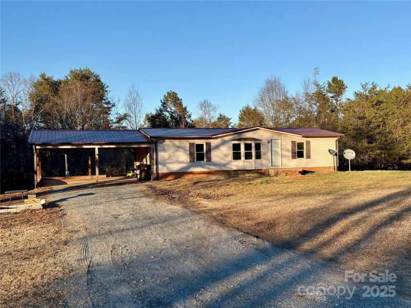 298 W B PHILBECK Road, Bostic, NC 28018.  MLS# CAR4209974, YatesRealty ID 3612. 
