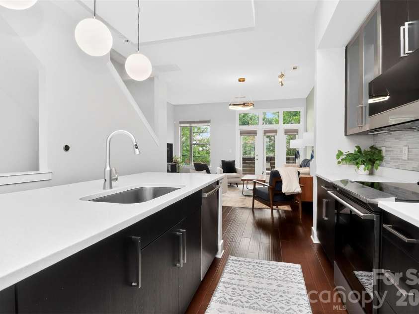 231 Doggett Street, Charlotte, NC 28203.  MLS# CAR4380904, YatesRealty ID 36121. 