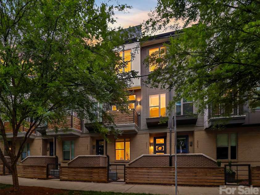 231 Doggett Street, Charlotte, NC 28203.  MLS# CAR4380904, YatesRealty ID 36121. 