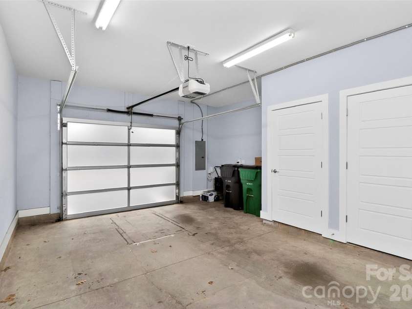 231 Doggett Street, Charlotte, NC 28203.  MLS# CAR4380904, YatesRealty ID 36121. Generously sized garage