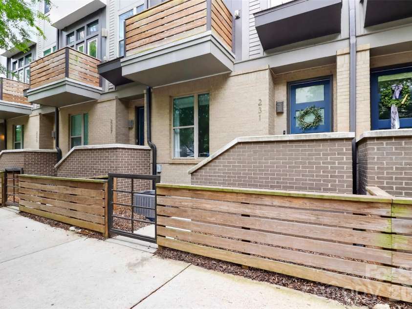231 Doggett Street, Charlotte, NC 28203.  MLS# CAR4380904, YatesRealty ID 36121. Home front entry area