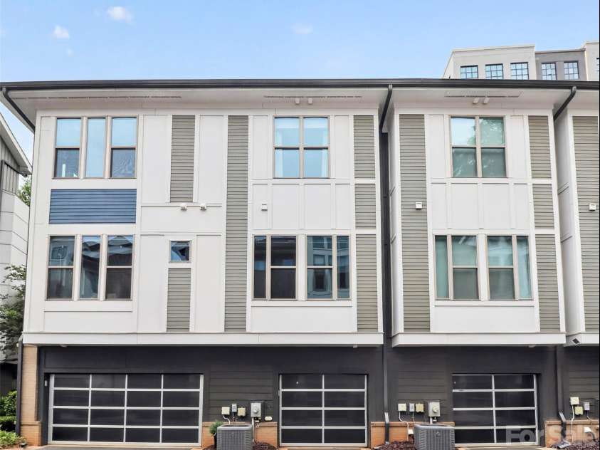 231 Doggett Street, Charlotte, NC 28203.  MLS# CAR4380904, YatesRealty ID 36121. Parking