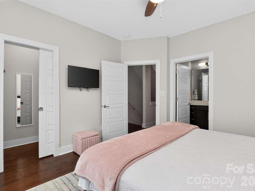 231 Doggett Street, Charlotte, NC 28203.  MLS# CAR4380904, YatesRealty ID 36121. Second full bedroom