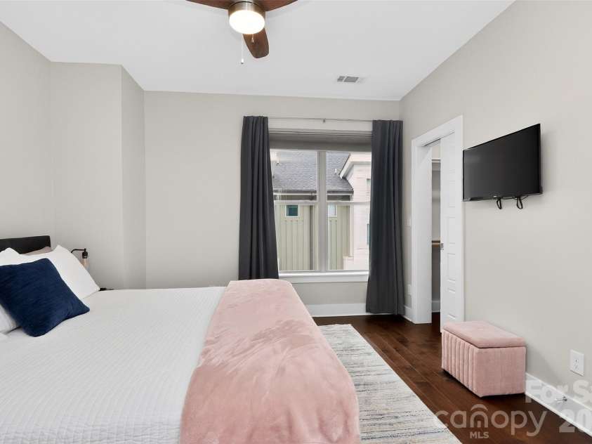 231 Doggett Street, Charlotte, NC 28203.  MLS# CAR4380904, YatesRealty ID 36121. Second full bedroom, great size