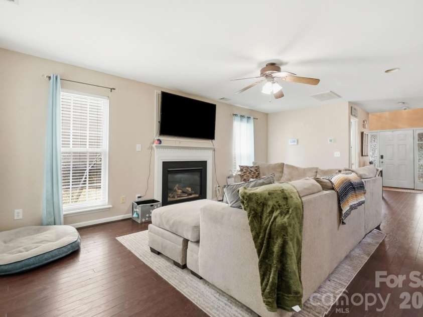 4008 Brandie Glen Road, Charlotte, NC 28269.  MLS# CAR4396112, YatesRealty ID 36122. 