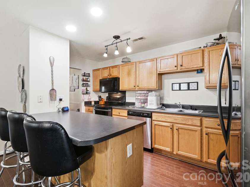 4008 Brandie Glen Road, Charlotte, NC 28269.  MLS# CAR4396112, YatesRealty ID 36122. 
