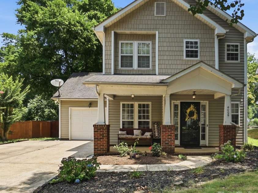 4008 Brandie Glen Road, Charlotte, NC 28269.  MLS# CAR4396112, YatesRealty ID 36122. 