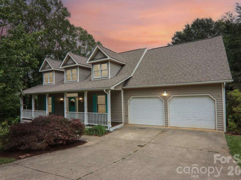 104 Meadow Lake Road, Asheville, NC 28803.  MLS# CAR4394074, YatesRealty ID 36123. 