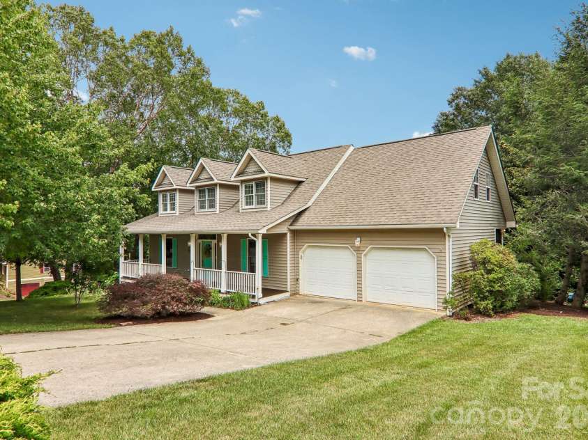 104 Meadow Lake Road, Asheville, NC 28803.  MLS# CAR4394074, YatesRealty ID 36123. 