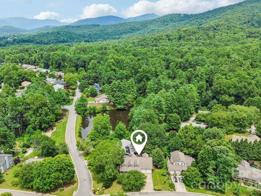 104 Meadow Lake Road, Asheville, NC 28803.  MLS# CAR4394074, YatesRealty ID 36123. 