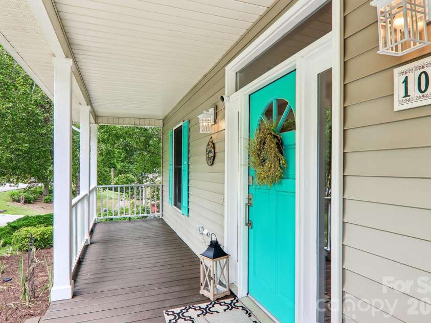 104 Meadow Lake Road, Asheville, NC 28803.  MLS# CAR4394074, YatesRealty ID 36123. 