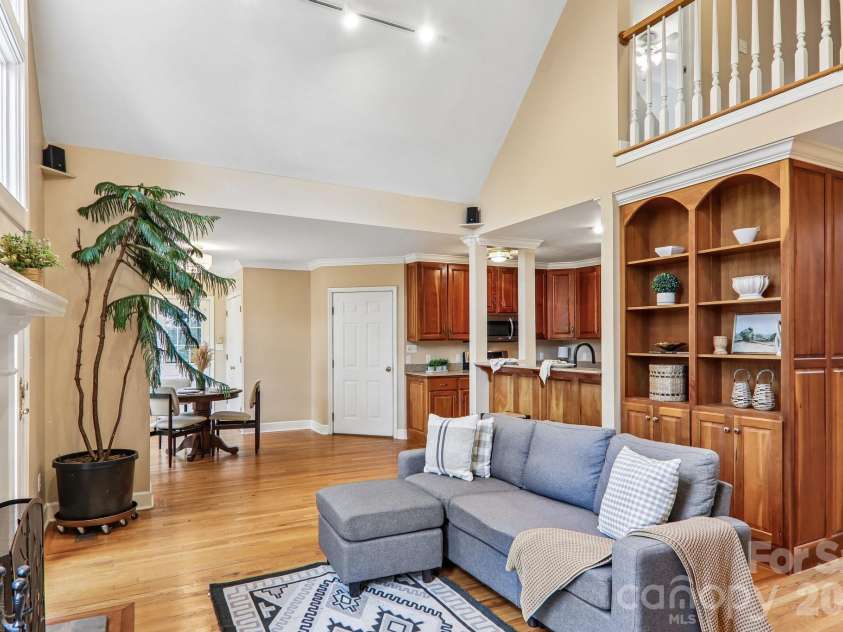 104 Meadow Lake Road, Asheville, NC 28803.  MLS# CAR4394074, YatesRealty ID 36123. 