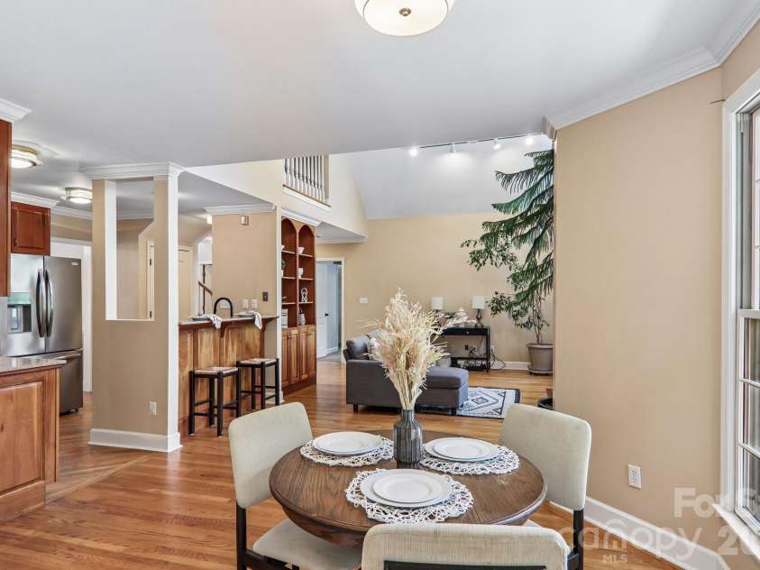 104 Meadow Lake Road, Asheville, NC 28803.  MLS# CAR4394074, YatesRealty ID 36123. 