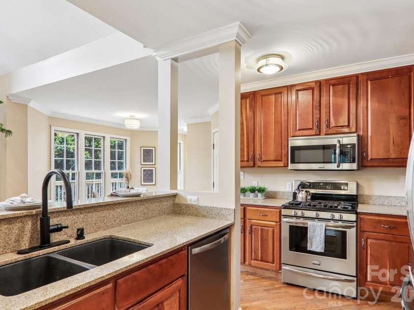 104 Meadow Lake Road, Asheville, NC 28803.  MLS# CAR4394074, YatesRealty ID 36123. 