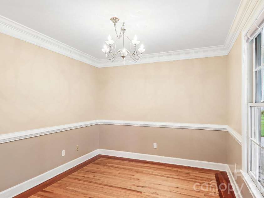 104 Meadow Lake Road, Asheville, NC 28803.  MLS# CAR4394074, YatesRealty ID 36123. 