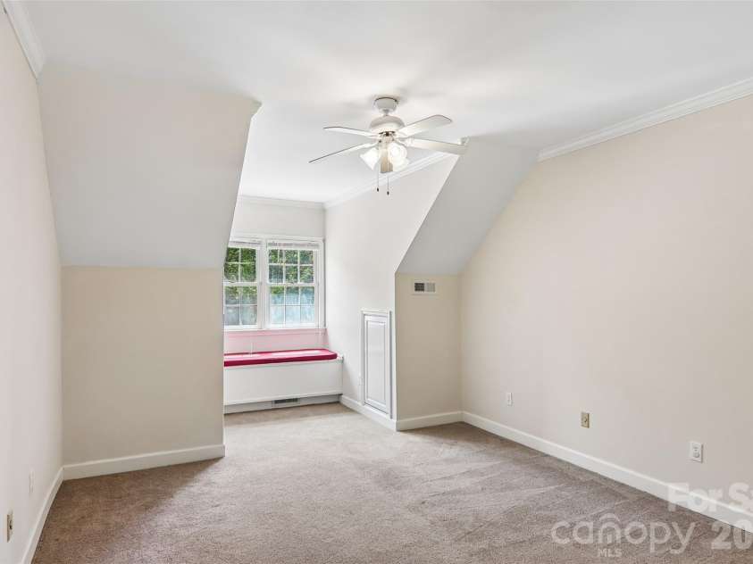 104 Meadow Lake Road, Asheville, NC 28803.  MLS# CAR4394074, YatesRealty ID 36123. 