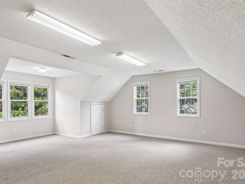104 Meadow Lake Road, Asheville, NC 28803.  MLS# CAR4394074, YatesRealty ID 36123. 