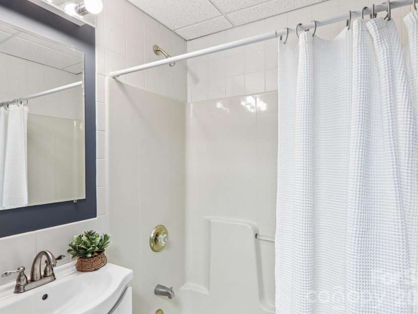 104 Meadow Lake Road, Asheville, NC 28803.  MLS# CAR4394074, YatesRealty ID 36123. 