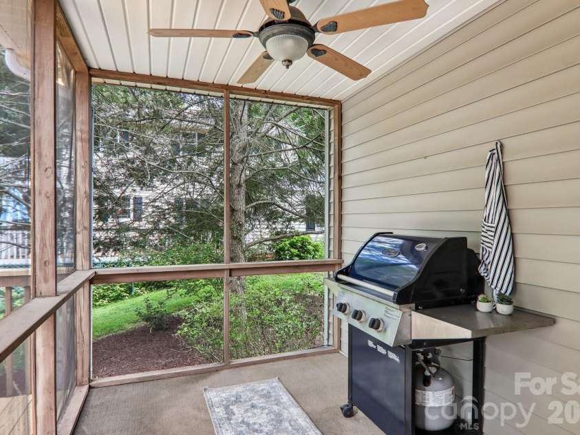 104 Meadow Lake Road, Asheville, NC 28803.  MLS# CAR4394074, YatesRealty ID 36123. 