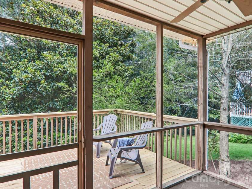 104 Meadow Lake Road, Asheville, NC 28803.  MLS# CAR4394074, YatesRealty ID 36123. 