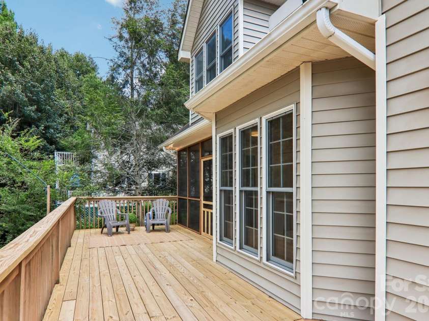 104 Meadow Lake Road, Asheville, NC 28803.  MLS# CAR4394074, YatesRealty ID 36123. 