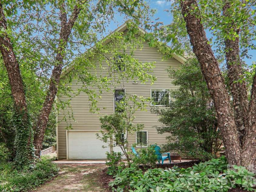 104 Meadow Lake Road, Asheville, NC 28803.  MLS# CAR4394074, YatesRealty ID 36123. 