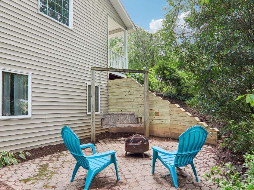 104 Meadow Lake Road, Asheville, NC 28803.  MLS# CAR4394074, YatesRealty ID 36123. 