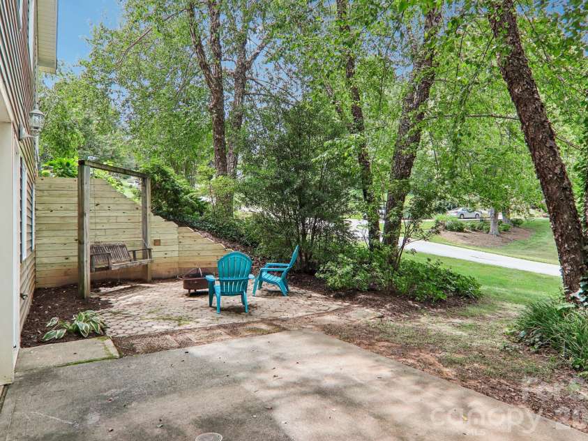 104 Meadow Lake Road, Asheville, NC 28803.  MLS# CAR4394074, YatesRealty ID 36123. 
