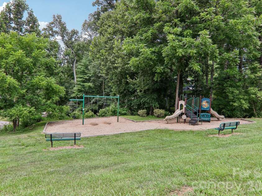 104 Meadow Lake Road, Asheville, NC 28803.  MLS# CAR4394074, YatesRealty ID 36123. 