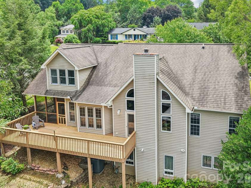 104 Meadow Lake Road, Asheville, NC 28803.  MLS# CAR4394074, YatesRealty ID 36123. 