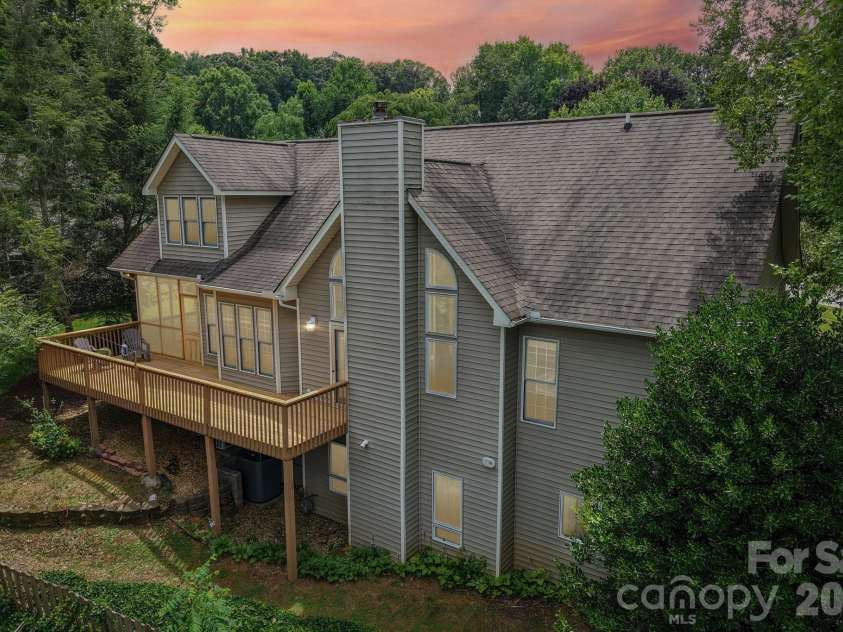 104 Meadow Lake Road, Asheville, NC 28803.  MLS# CAR4394074, YatesRealty ID 36123. 