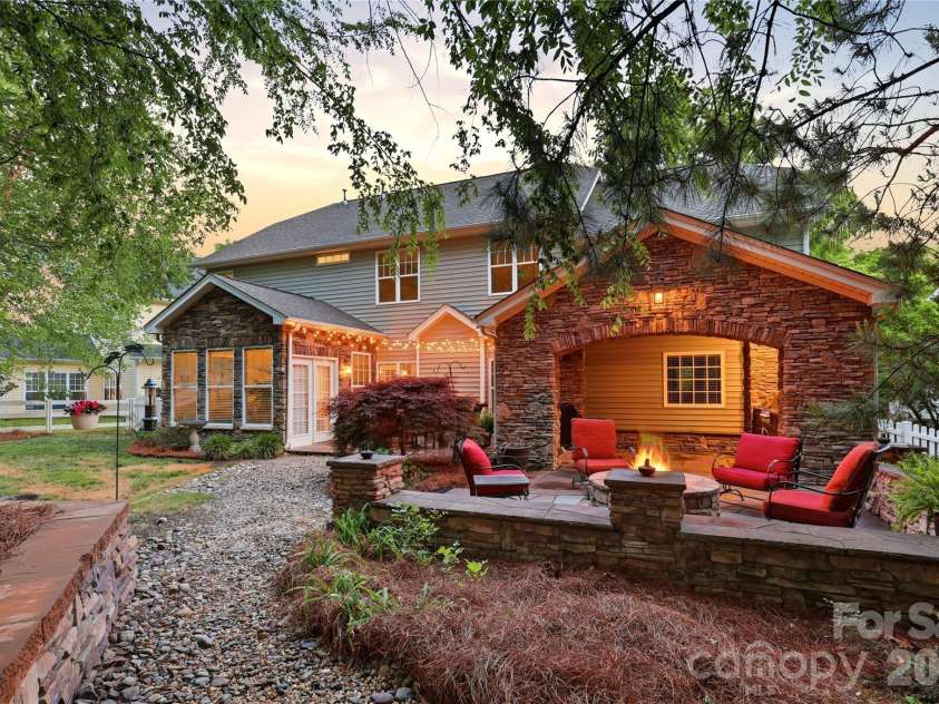 5009 Magna Lane, Indian Trail, NC 28079.  MLS# CAR4373848, YatesRealty ID 36125. 
