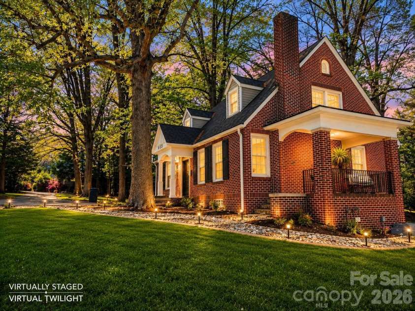 625 4th Street Drive, Hickory, NC 28601.  MLS# CAR4401185, YatesRealty ID 36126. 