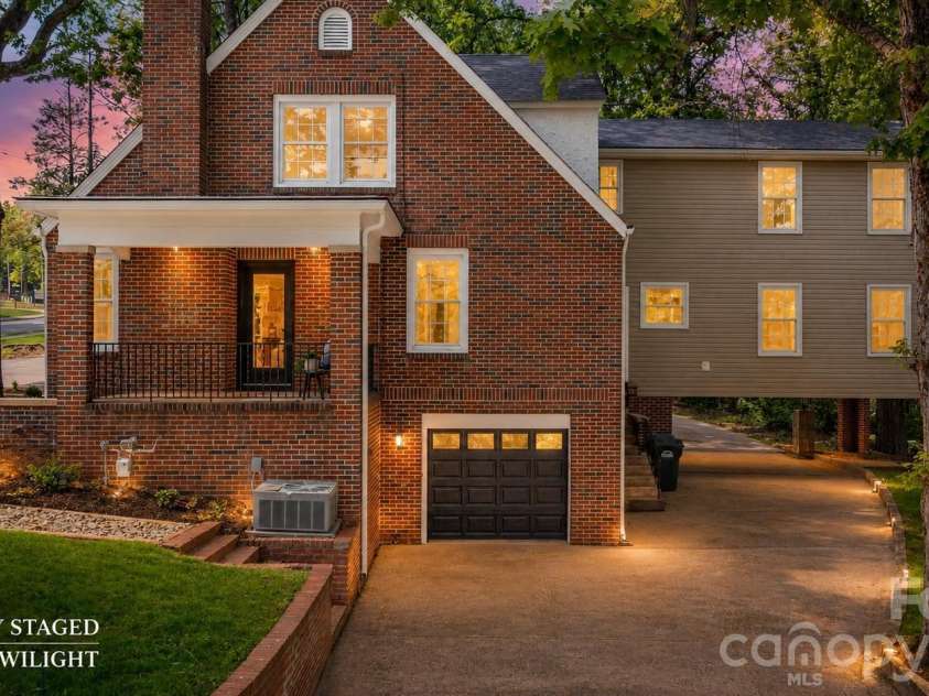 625 4th Street Drive, Hickory, NC 28601.  MLS# CAR4401185, YatesRealty ID 36126. 