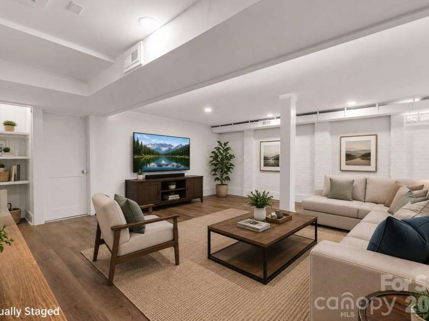 625 4th Street Drive, Hickory, NC 28601.  MLS# CAR4401185, YatesRealty ID 36126. 