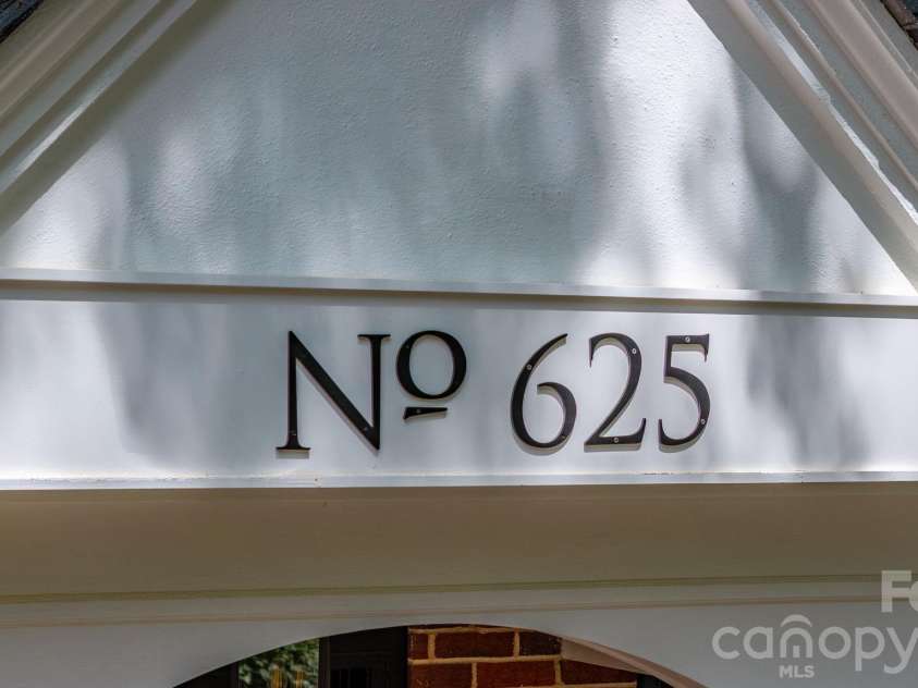 625 4th Street Drive, Hickory, NC 28601.  MLS# CAR4401185, YatesRealty ID 36126. 