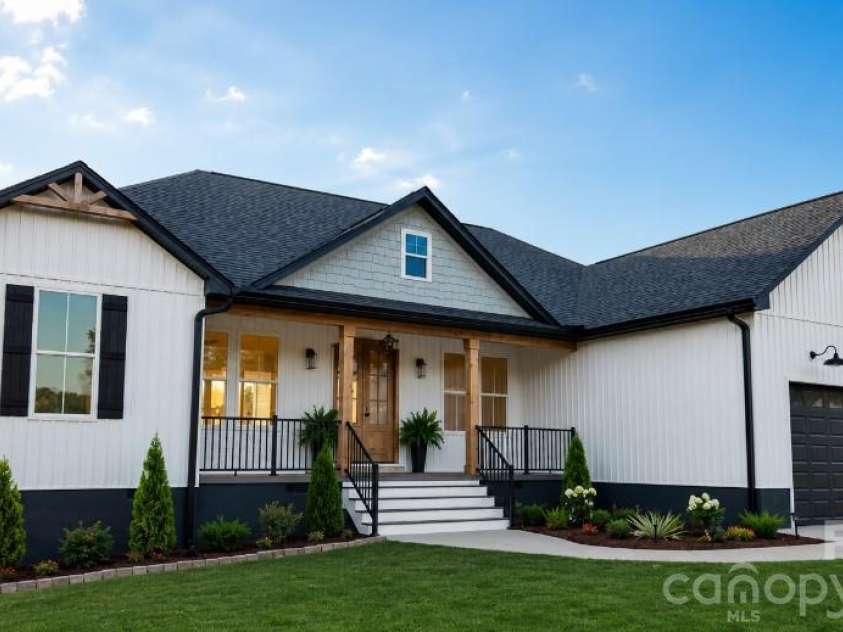 439 Hambright Road, Blacksburg, SC 29702.  MLS# CAR4400562, YatesRealty ID 36127. Grass has been virtually enhanced.
