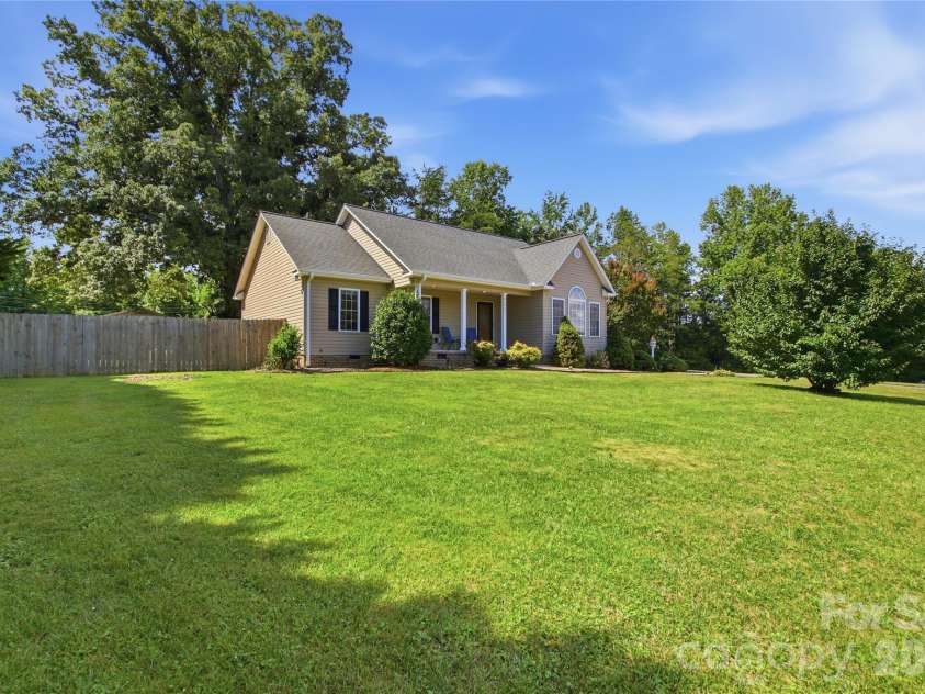 4795 Mountain Run Drive, Lenoir, NC 28645.  MLS# CAR4397442, YatesRealty ID 36133. 