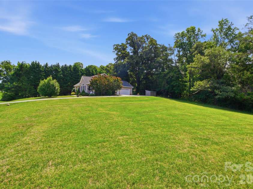 4795 Mountain Run Drive, Lenoir, NC 28645.  MLS# CAR4397442, YatesRealty ID 36133. 
