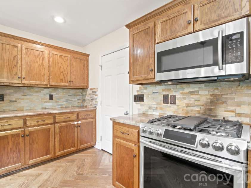 4795 Mountain Run Drive, Lenoir, NC 28645.  MLS# CAR4397442, YatesRealty ID 36133. 