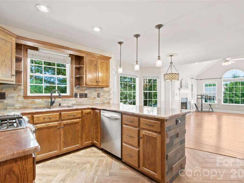 4795 Mountain Run Drive, Lenoir, NC 28645.  MLS# CAR4397442, YatesRealty ID 36133. 