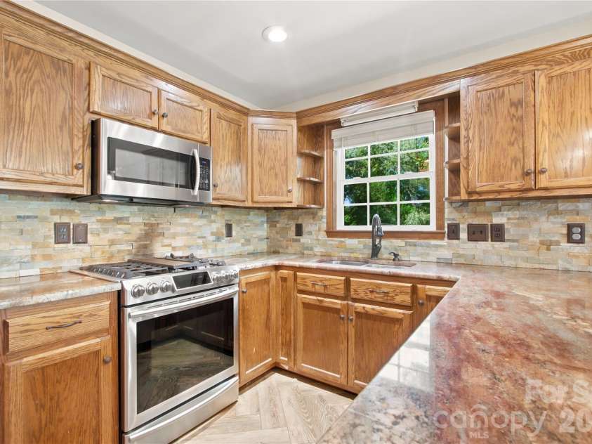 4795 Mountain Run Drive, Lenoir, NC 28645.  MLS# CAR4397442, YatesRealty ID 36133. 