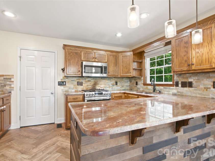 4795 Mountain Run Drive, Lenoir, NC 28645.  MLS# CAR4397442, YatesRealty ID 36133. 