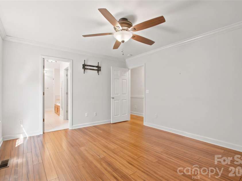 4795 Mountain Run Drive, Lenoir, NC 28645.  MLS# CAR4397442, YatesRealty ID 36133. 