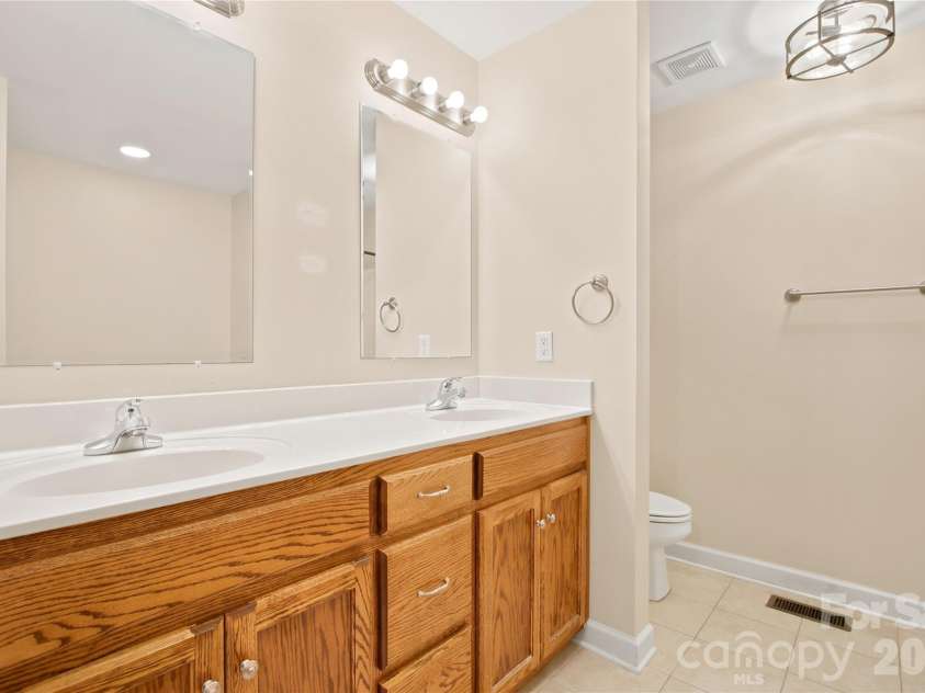 4795 Mountain Run Drive, Lenoir, NC 28645.  MLS# CAR4397442, YatesRealty ID 36133. 