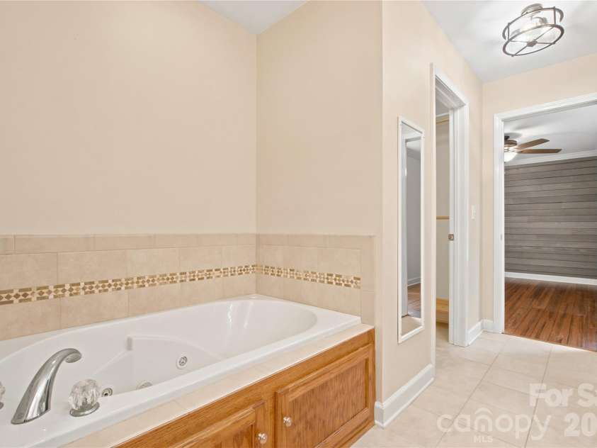 4795 Mountain Run Drive, Lenoir, NC 28645.  MLS# CAR4397442, YatesRealty ID 36133. 