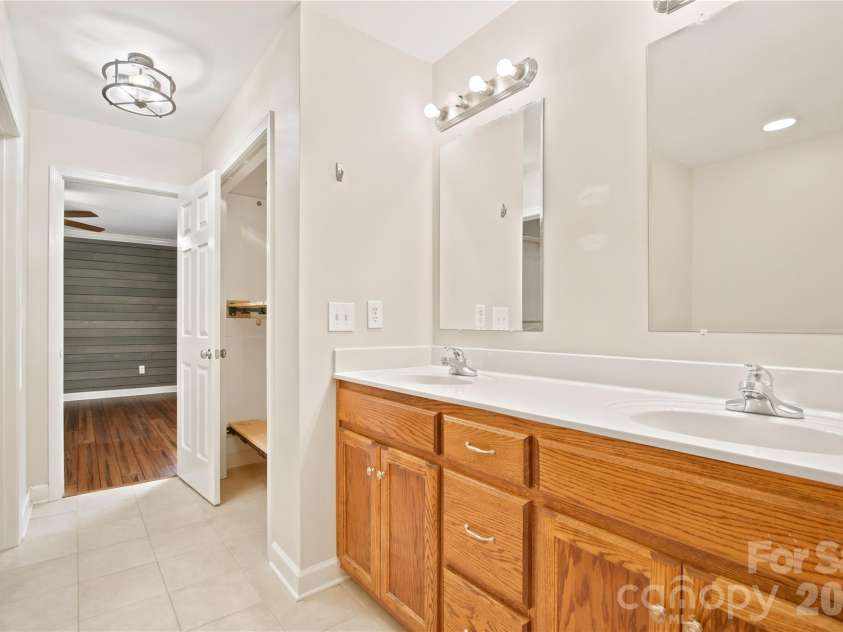 4795 Mountain Run Drive, Lenoir, NC 28645.  MLS# CAR4397442, YatesRealty ID 36133. 