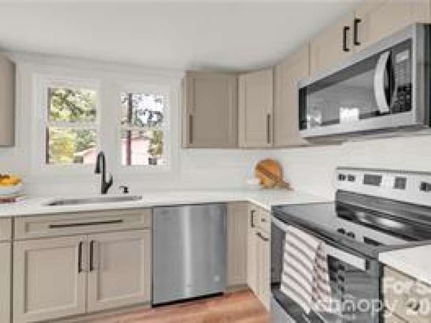 515 Roberts Avenue, York, SC 29745.  MLS# CAR4403081, YatesRealty ID 36134. 