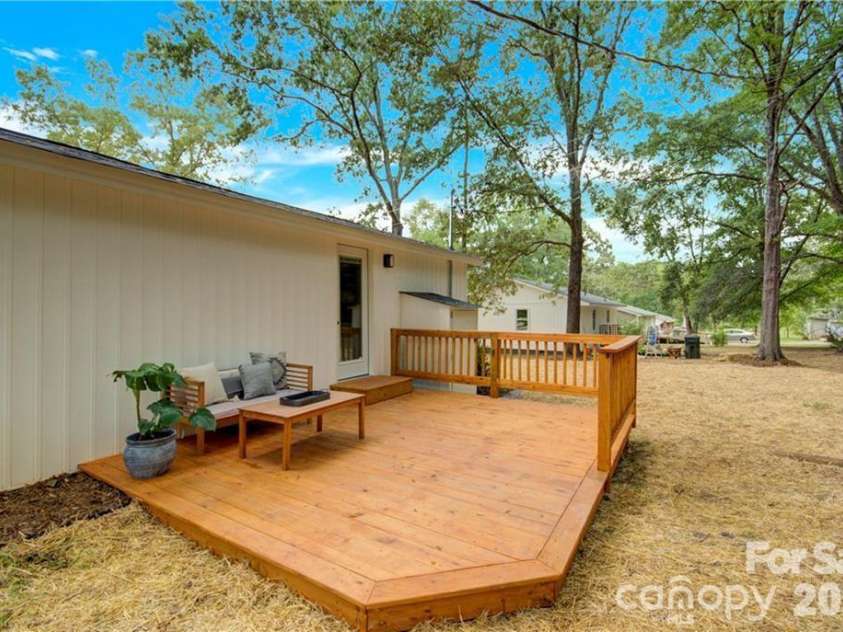 515 Roberts Avenue, York, SC 29745.  MLS# CAR4403081, YatesRealty ID 36134. 
